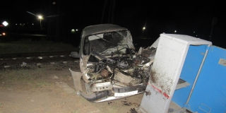 Под Дергачами мужчина на внедорожнике протаранил товарняк и погиб Под Дергачами мужчина на внедорожнике протаранил товарняк и погиб