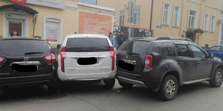В центре Саратова водитель кроссовера спровоцировал массовое ДТП