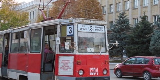 Трамваи маршрута №3 больше часа стоят из-за ДТП