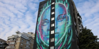 «Грубым вторжением в архитектуру» назвал гигантское граффити в центре Саратова блогер-градозащитник