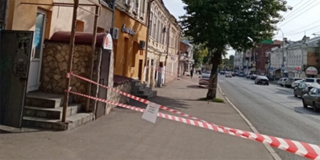 Чиновники пригрозили УК проверкой из-за рушащегося дома на Московской