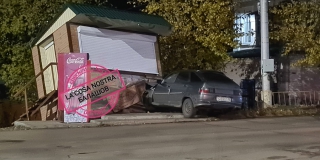 В Балашове мальчик пострадал при столкновении «ВАЗа» с киоском В Балашове мальчик пострадал при столкновении «ВАЗа» с киоском