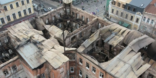 Опубликованы пугающие фото сгоревшей гостиницы «Россия». Выдвигается версия поджога