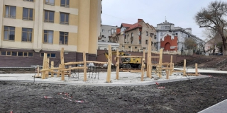 Общественность удивлена строительством детской площадки в будущем сквере Петра I в Саратове