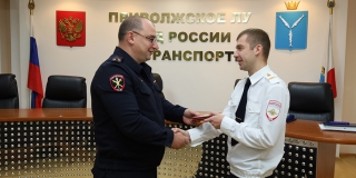 Саратовский полицейский получил награду за спасение мужчины на пожаре