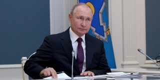 Путин разрешил заключать трудовой договор дистанционно 