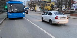На Астраханской троллейбус сбил 13-летнего мальчика