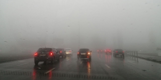 Саратов встал в пробках из-за густого тумана Саратов встал в пробках из-за густого тумана