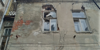 В Саратове начал рушиться Дом Яхимовича. Жильцы соседнего здания бьют тревогу