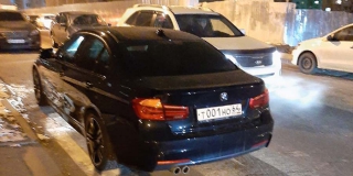 В Солнечном-2 пожаловались на парковку «БМВ» прямо на «зебре» В Солнечном-2 пожаловались на парковку «БМВ» прямо на «зебре»