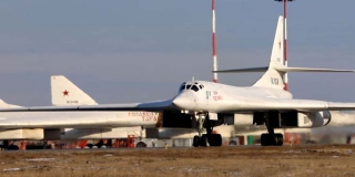 В Саратовской области подняли в небо сразу несколько стратегических бомбардировщиков В Саратовской области подняли в небо сразу несколько стратегических бомбардировщиков