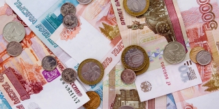 Средняя зарплата жителей Саратовской области снизилась на 83 рубля
