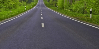 За 2021 год в нормативное состояние привели более 300 км саратовских дорог