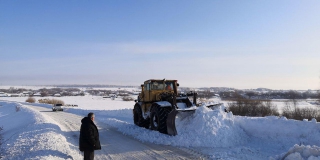 В Саратовской области дороги от снега чистили 943 спецмашины
