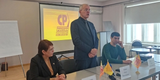 Олег Шеин поблагодарил спикера ГД Вячеслава Володина за поддержку его законопроекта во время визита в Саратов Олег Шеин поблагодарил спикера ГД Вячеслава Володина за поддержку его законопроекта во время визита в Саратов