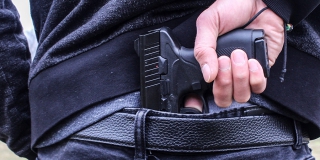 В Саратове разбойник с пистолетом похитил «Киа Рио» и устроил в ДТП
