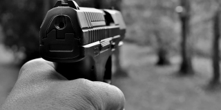 В Энгельсе полиция ищет участников массовой драки со стрельбой