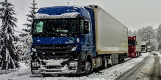 В Саратовской области из-за метели ограничили движение по трассе на Казахстан В Саратовской области из-за метели ограничили движение по трассе на Казахстан