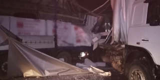 Мужчина угнал фуру и протаранил грузовик в Лысогорском районе