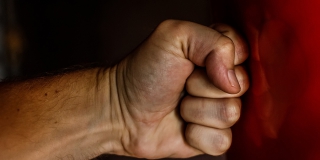 В России хотят разрешить любую самооборону против незаконно проникнувших в жилище В России хотят разрешить любую самооборону против незаконно проникнувших в жилище