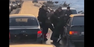 В День влюбленных саратовские автомобилисты устраивали драки на дорогах