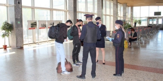 В Саратовской области за год транспортные полицейские раскрыли 311 преступлений В Саратовской области за год транспортные полицейские раскрыли 311 преступлений