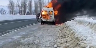 На трассе в Саратовской области сгорел автомобиль скорой помощи