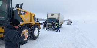 Оренбургские полицейские спасли саратовца из снежного плена