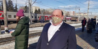 Министр Костин поручил протестировать на коронавирус прибывших с Донбасса беженцев