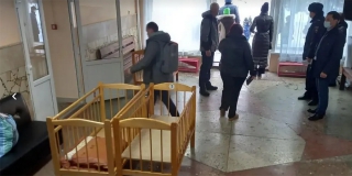 В Саратовской области беженцев с Донбасса обеспечили детскими кроватками, питанием и даже инвалидной коляской