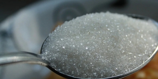 В Саратовской области цена на сахар оказалась ниже среднего по ПФО