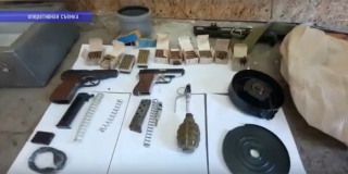 В гараже у жителя Энгельса обнаружили склад оружия и боеприпасов