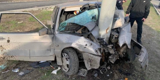 В Саратове компания из 6 человек в «ВАЗе» протаранила столб. Один погиб В Саратове компания из 6 человек в «ВАЗе» протаранила столб. Один погиб