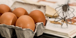 В выходные на Театральной площади увеличат число точек по продаже яиц