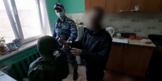 Житель Красноармейска разбил бутылку об голову мужчины и зарезал его