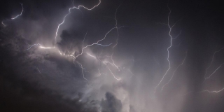 В МЧС предупредили саратовцев о надвигающемся шторме с грозой и дождем