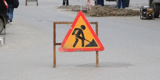 На Большой Горной закрыли дорогу из-за аварии на теплосетях На Большой Горной закрыли дорогу из-за аварии на теплосетях