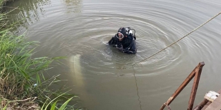 В Саратове женщина погибла при съезде автомобиля в водоем В Саратове женщина погибла при съезде автомобиля в водоем