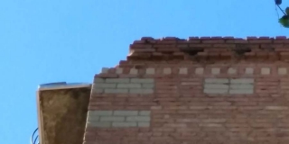 Жители Энгельса опасаются падающих с пятиэтажки кирпичей 