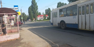 В Балакове младенец пострадал при падении из коляски в троллейбусе В Балакове младенец пострадал при падении из коляски в троллейбусе