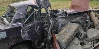 В Хвалынском районе женщина погибла при столкновении «ВАЗа» с гаражом В Хвалынском районе женщина погибла при столкновении «ВАЗа» с гаражом