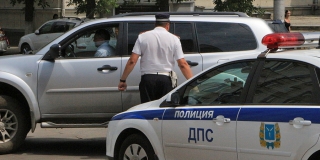 Сотрудники ГИБДД отмечают профессиональный праздник Сотрудники ГИБДД отмечают профессиональный праздник