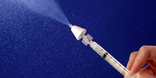 В Саратовской области прививку от ковида будут делать в виде аэрозоля