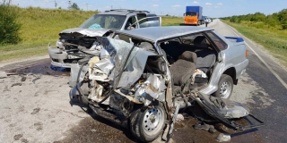 В ДТП под Пугачевом погиб водитель «ВАЗа» и три человека получили травмы
