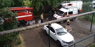 Жители Энгельса о пожаре из-за молнии: «Взорвалась газовая плита»
