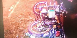 В Балакове две несовершеннолетние девушки на мопеде столкнулись с автобусом В Балакове две несовершеннолетние девушки на мопеде столкнулись с автобусом