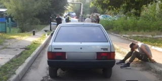В Саратове угонщика задержали с наркотиками в салоне машины