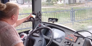 В Саратове женщину наказали за просмотр видеороликов за рулем автобуса