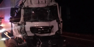 Под Хвалынском мужчина попал в больницу после столкновения грузовиков
