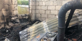 В Калининском районе горел пеноблочный жилой дом